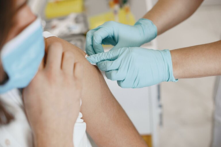 vaccines recommended for adults, a nurse is giving vaccine to adult